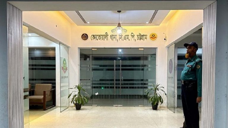 ওসি খাইরুল আসামী, মামলা নিলো না কোতোয়ালি থানা