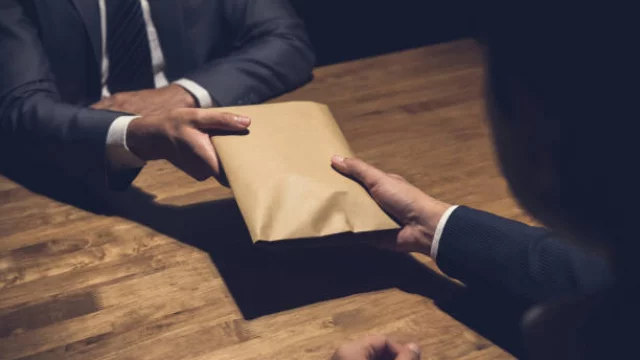 ওসি বদল, তৈলাক্ত মাথায় তেল