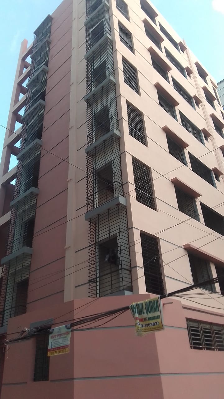 রাজউকের নোটিশের তোয়াক্কা না করে চলছে নির্মাণ কাজ