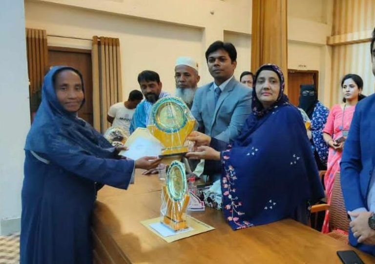 জয়িতা সম্মাননা পেলেন ত্রিশ বছরের জনপ্রতিনিধি  কাউন্সিলর ফিরোজা
