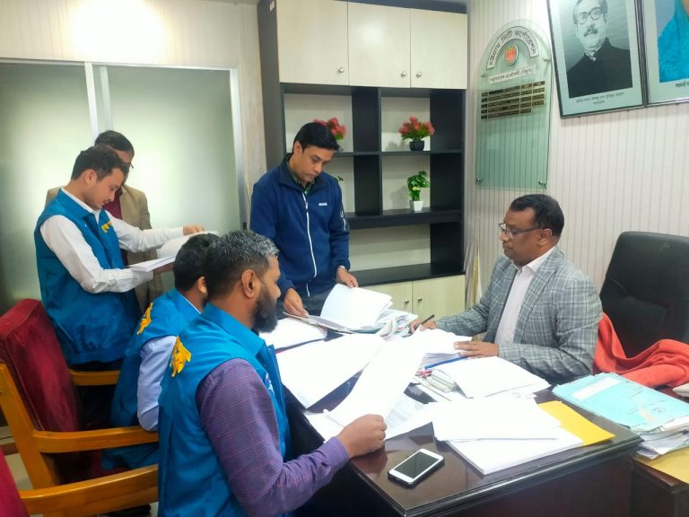ঝুলনের ডেরায় দুদকের অভিযান