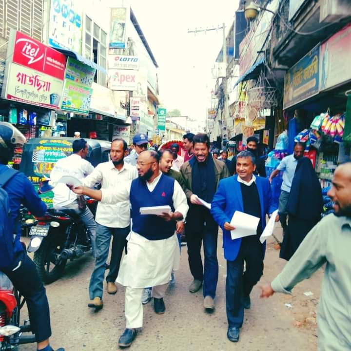 নির্বাচন বর্জনের আহবান করে ফটিকছড়িতে বিএনপির লিফলেট বিতরণ