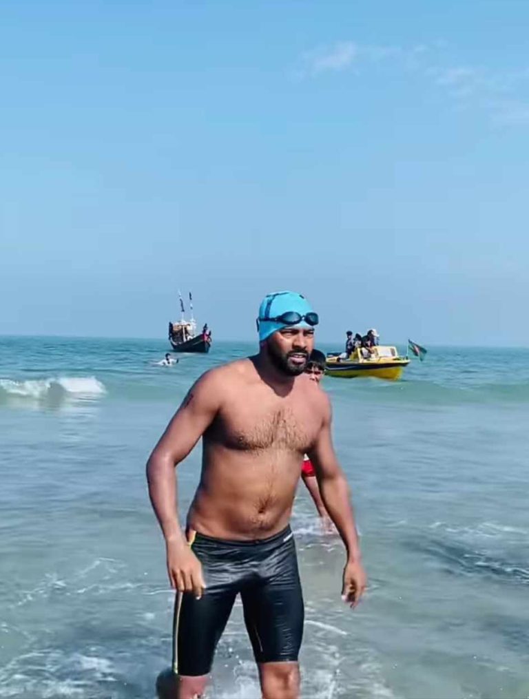 বাংলা চ্যানেল সাঁতার-২০২৩ এ চ্যাম্পিয়ন বরগুনার রাসেল