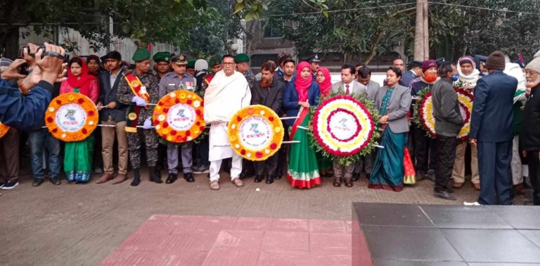 নড়াইলে যথাযোগ্য মর্যাদায় বঙ্গবন্ধু প্রতিকৃতিতে পুষ্পমাল্য অর্পণ