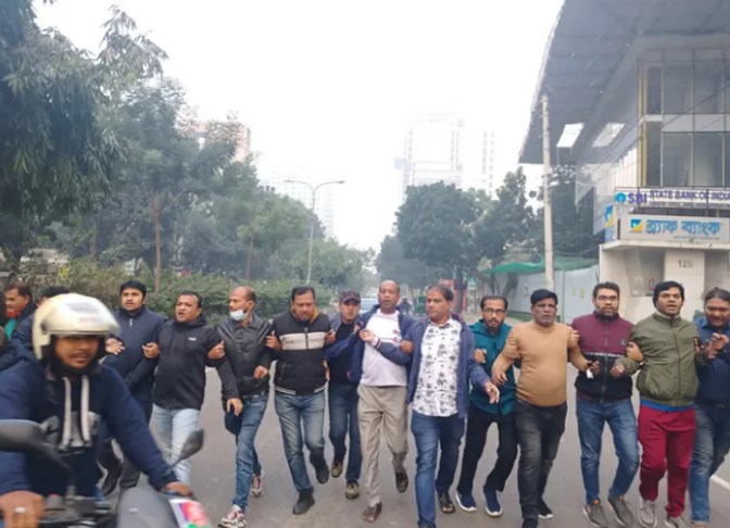 নাজমুল হাসানের নেতৃত্বে সেচ্ছাসেবক দলের মিছিল