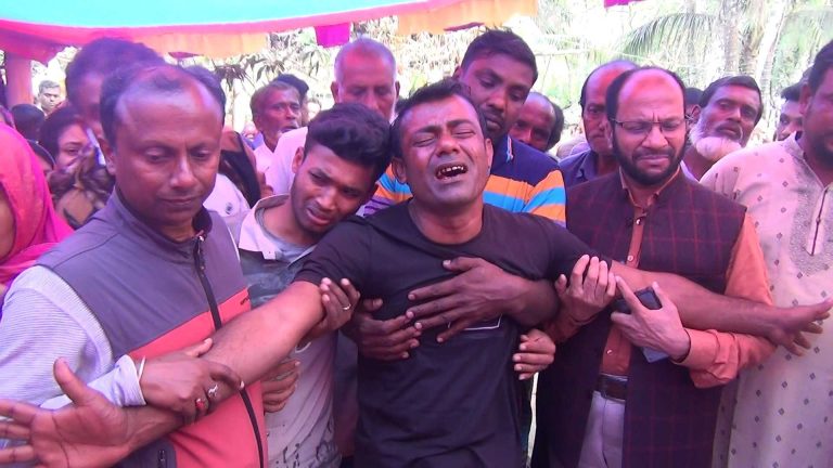 ডিবি পরিচয়ে বাড়িতে ডুকে হাতুড়িপেটা,হাসপাতালে বৃদ্ধের মৃত্যু