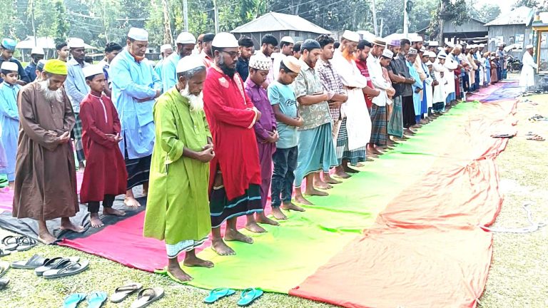 দাবদাহে পুড়ছে কুড়িগ্রাম, বৃষ্টির জন্য বিশেষ নামাজ আদায়