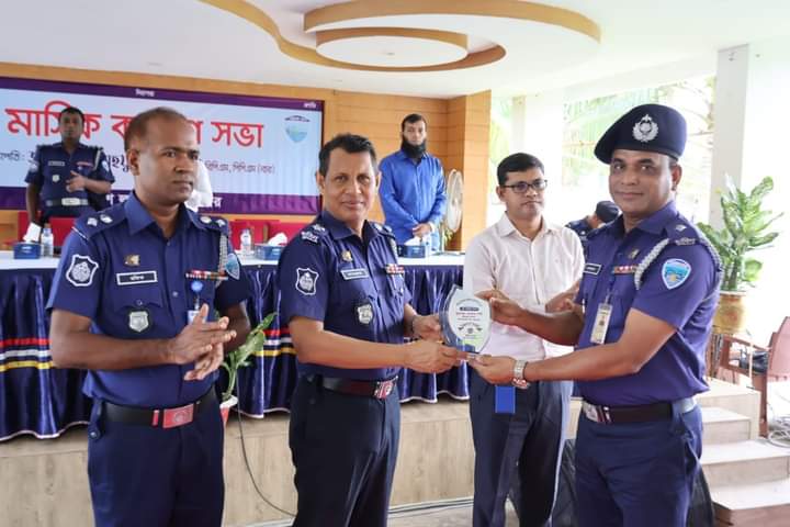 অপরাধ নির্মূলে কক্সবাজারে শ্রেষ্ঠ পুলিশ অফিসার টেকনাফের ওসি ওসমান গনি