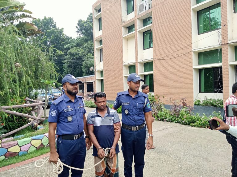 নাটোরের লালপুরে প্রবাসীর স্ত্রীকে শ্বাসরোধে হত্যা-পরকীয়া প্রেমিক কথিত মামা গ্রেফতার