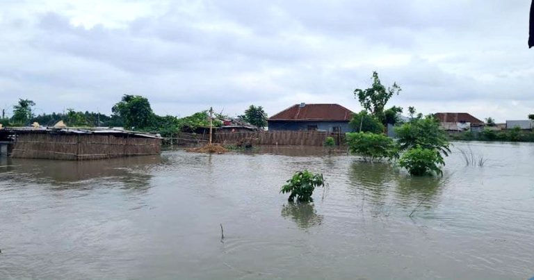 কুড়িগ্রামে ভয়াবহ রূপ নিয়েছে বন্যা,দু’লাখ মানুষ পানিবন্দি
