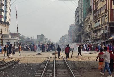 জুরাইনে ব্যাটারি চালিত রিকশা চালকদের তান্ডব ফ্যাসিষ্টদের যোগসাজশ