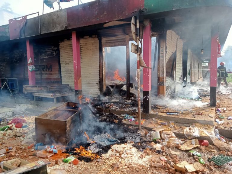 টমটম বাড়া নিয়ে সংঘর্ষ, অগ্নিসংযোগ,লোটপাট  মহাসড়ক অবরোধ