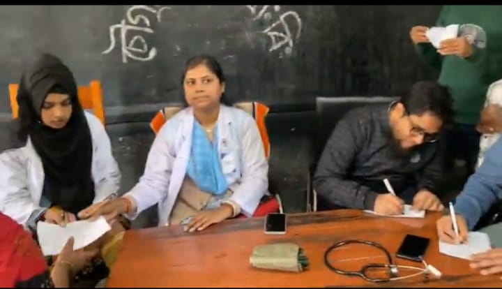 নাটোর স্বার্থ রক্ষা কমিটির আয়োজনে ১টাকায় মিলছে ‘স্বাস্থ্য সেবা’