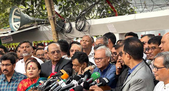 বাংলাদেশের মানুষ জাগরিত দিল্লির দাসত্বকে খান খান করে দেব-রিজভী
