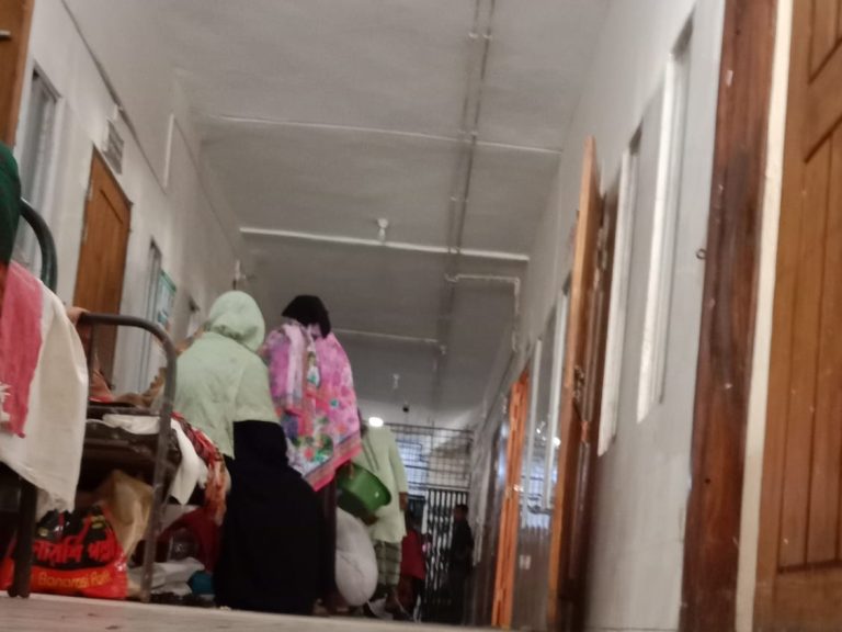 স্বামী সিগারেট ছাড়তে না পারায় কীটনাশক খেয়ে স্ত্রীর আত্মহত্যা