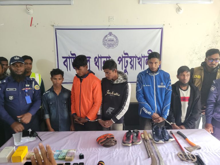 বাউফলে অপহৃত ব্যবসায়ী উদ্ধার, গ্রেফতার ৫