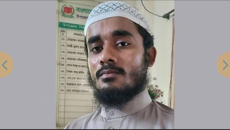 পটিয়ায় নির্বাচন অফিসে তথ্য নিতে এসে রোহিঙ্গা নাগরিক আটক
