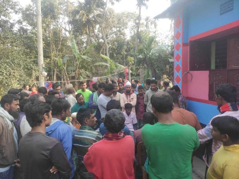 সিংড়ায় পারিবারিক কলোহের জেরে মারপিটে গৃহবধূর মৃত্যু-স্বামী ও ছেলে আটক
