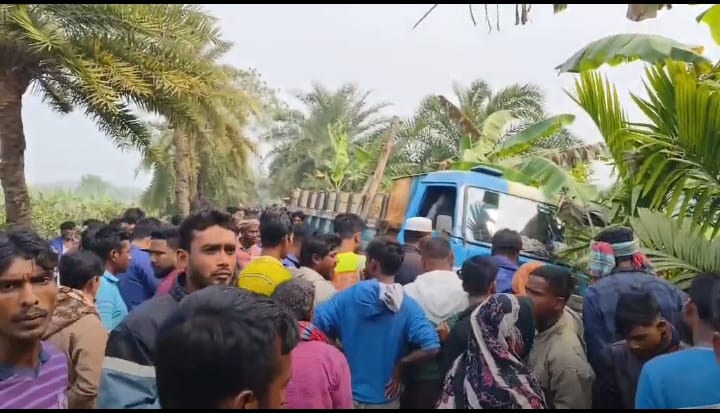 নাটোরের সড়ক দুর্ঘটনায় ৩ মোটরসাইকেল আরোহীর মৃত্যু