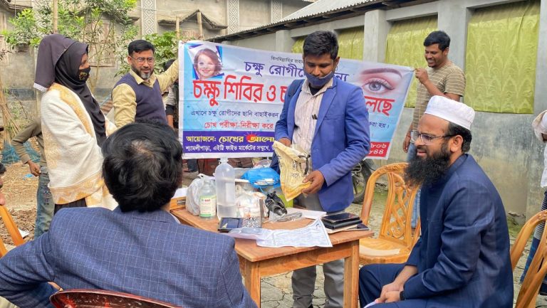 নাটোরে ভুয়া চক্ষু ডাক্তার আটক-ভ্রাম্যমান আদালতের মাধ্যমে জেল-জরিমানা