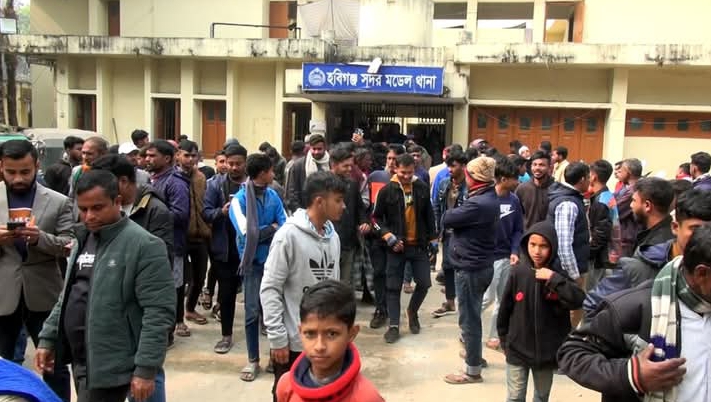 হবিগঞ্জে ডাকাতিকালে জনতার হাতে ৩ ডাকাত আটক