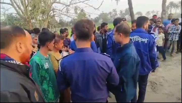 নাটোরের লালপুরে ভ্যানচালকের গলাকাটা লাশ উদ্ধার