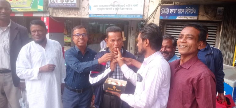 ইদ্রিস মিয়াকে আহ্বায়ক করায় পটিয়ায় বিএনপি পরিবারের মিষ্টি বিতরণ 