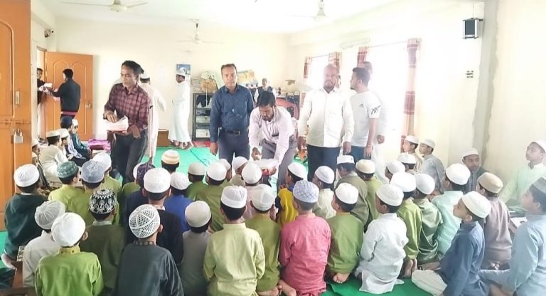 ইদ্রিস মিয়াকে দক্ষিণ জেলা বিএনপির আহবায়ক করায় পটিয়ায় মিষ্টি বিতরণ