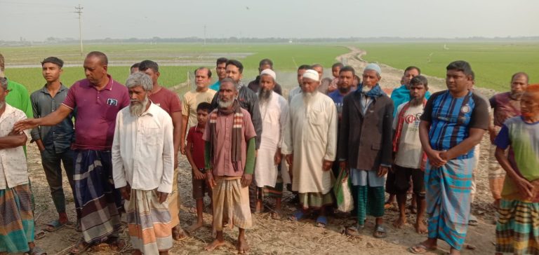 নওগাঁয় সরকারি জলাশয় বেদখল করতে গিয়ে  মামলায় জর্জরিত নিরীহ গ্রামবাসী