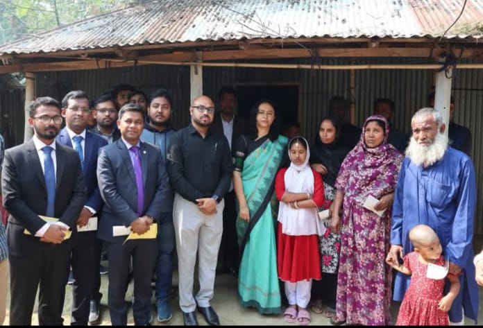 গণঅভ্যূত্থানে শহীদ তিন পরিবারের মাঝে জেলা পরিষদের আর্থিক সহায়তা প্রদান