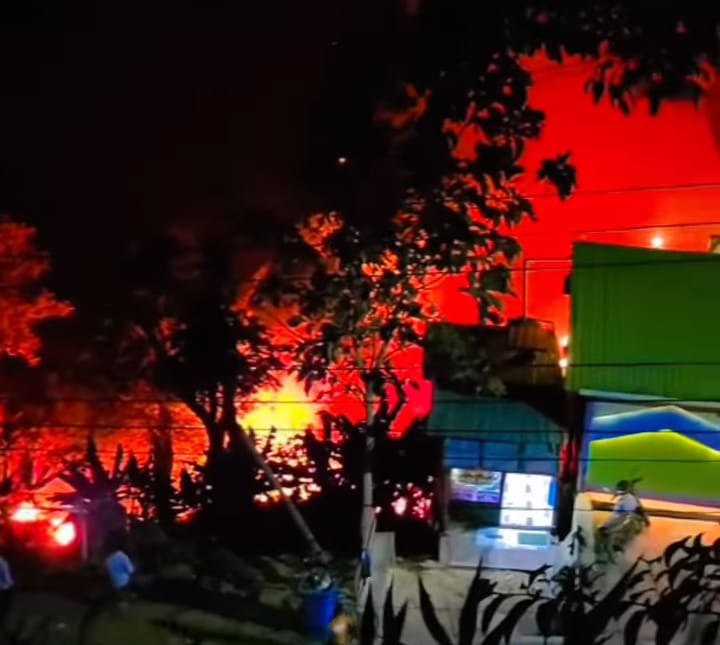 রাঙ্গামাটির বাঘাইছড়ি সাজেক পর্যটন কেন্দ্রের পাহাড়ে আগুন, আতঙ্কে পর্যটকরা 