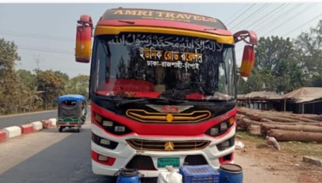 যাত্রীবাহি বাসে ডাকাতি ও ২ নারী যাত্রীকে ধর্ষণ-বাসসহ আটক ৩ জন