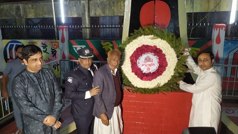 খাগড়াছড়িতে প্রথম প্রহরে ভাষা শহীদদের শ্রদ্ধা নিবেদন