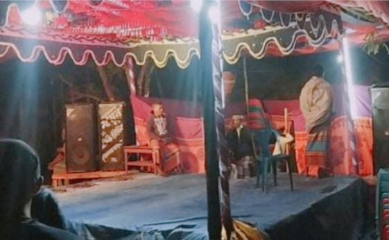 নাটোরের বাগাতিপাড়ায় পুলিশি বাধায় বন্ধ হলো ৫০ বছরের ঐতিহ্যবাহী গ্রামীণ যাত্রাপালা