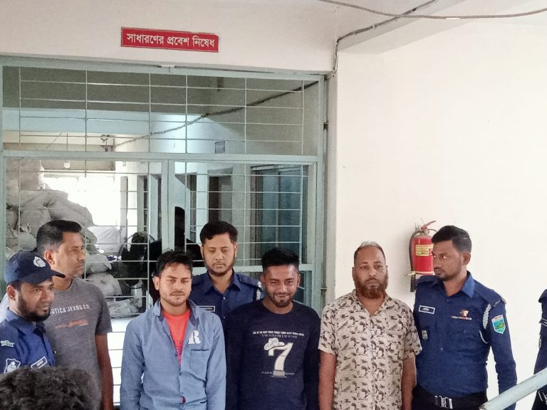 নাটোরে চোরাই মোটরসাইকেল উদ্ধারসহ আন্তজেলা চোর চক্রের ৪ সদস্য গ্রেপ্তার