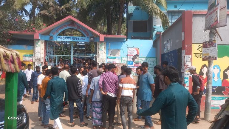 নাটোরে বিএনপি নেতা ও অধ্যক্ষের অনিয়মের বিরুদ্ধে মানববন্ধন কর্মসূচীতে হামলার অভিযোগ