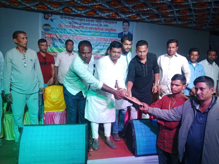 মিরসরাইয়ে শহীদ জিয়া স্মৃতি গোল্ডকাপ ফুটবল টুর্নামেন্ট অনুষ্ঠিত হয়েছে।