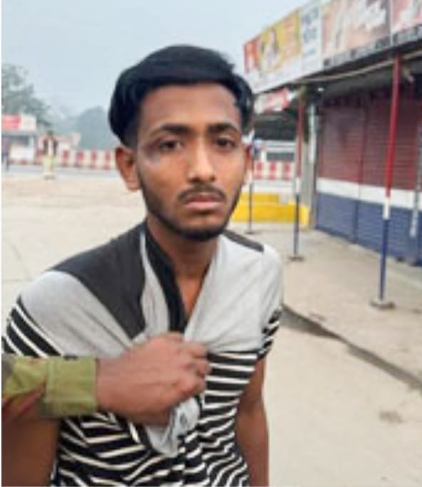 নাটোরে মাদক কেনা-বেচায় বাধা দেওয়ায় যুবকের চোখ উৎপাটন ও পায়ের রগ কর্তন-আটক ১