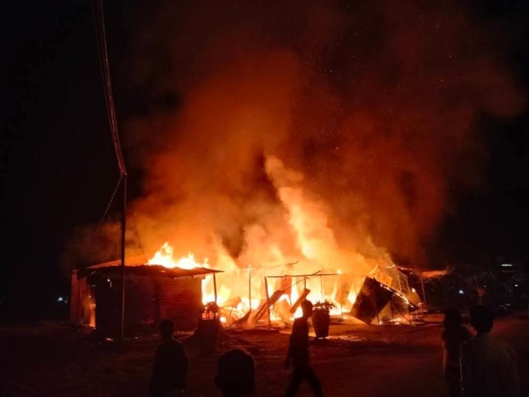 খাগড়াছড়ির দীঘিনালায় লারমা স্কোয়ার সংলগ্ন বাজারে আগুন