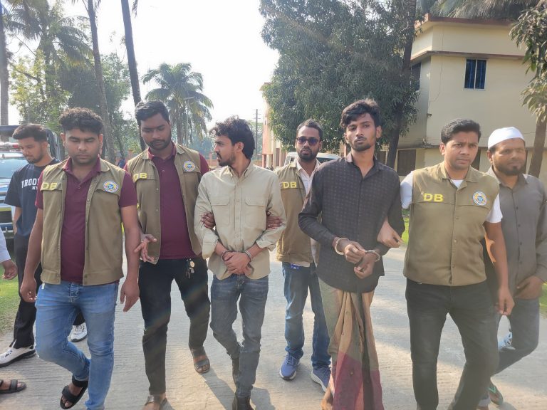 নুরুজ্জামান কাফির বাড়িতে অগ্নিসংযোগ: নিষিদ্ধ ছাত্রলীগের দুই সদস্য গ্রেফতার