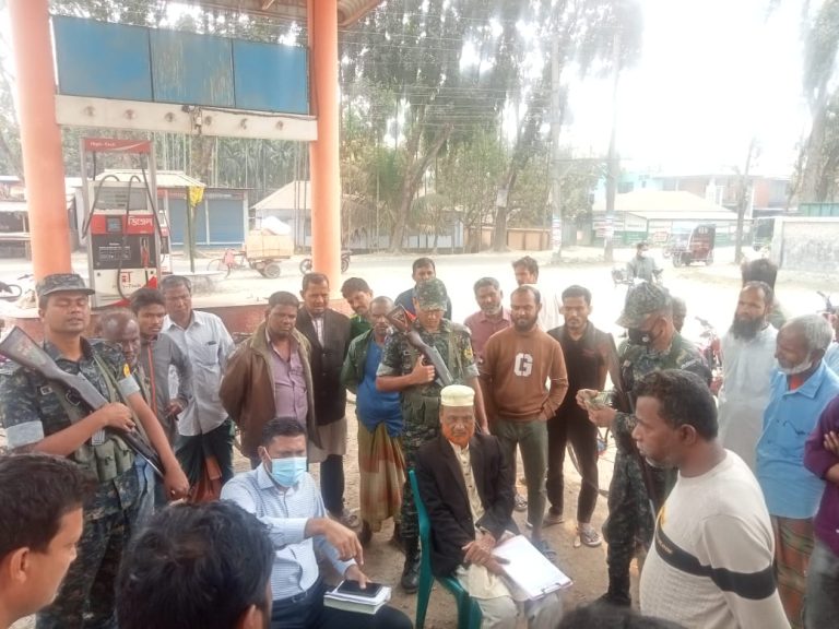 পঞ্চগড়ে পরিমাপে কারচুপি, পেট্রোল পাম্পকে ৫০ হাজার টাকা জরিমানা