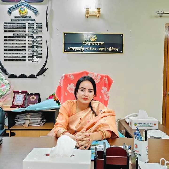 খাগড়াছড়িতে দোল যাত্রা উপলক্ষে জেলার বিভিন্ন মন্দিরে  জেলা পরিষদ চেয়ারম্যান জিরুনা ত্রিপুরা