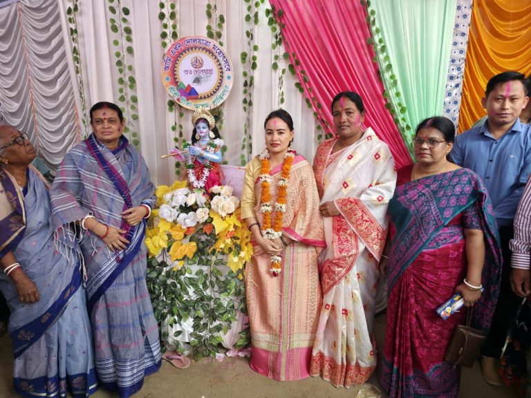 দোল যাত্রায় শান্তিনগর গীতা আশ্রম মন্দিরে জেলা পরিষদ চেয়ারম্যান জিরুনা ত্রিপুরা