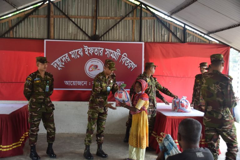 রাঙ্গামাটিতে ৬০ ইবি’র উদ্যোগে ইফতার সামগ্রী বিতরণ