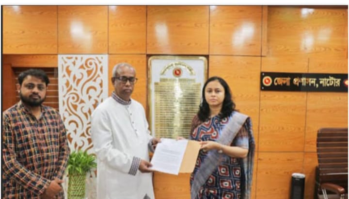 নাটোরে “বাফার সার গুদাম” নির্মানের স্থান পূণঃনির্ধারণের দাবীতে স্মারকলিপি প্রদান