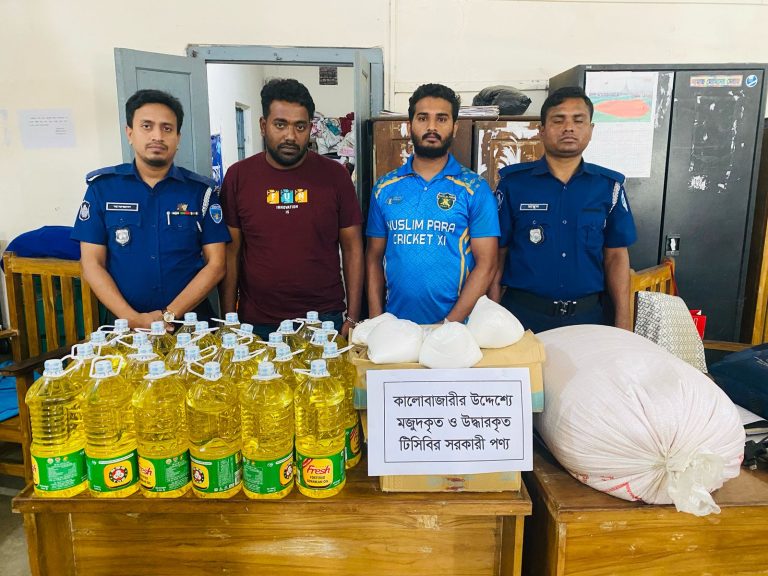 টিসিবির পণ্যসহ ২ জনকে আটক করেছে খাগড়াছড়ি পুলিশ