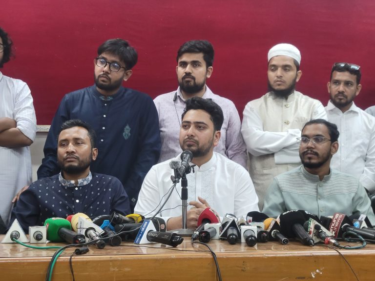 পটুয়াখালীতে কলেজছাত্রী ধর্ষিত, খোঁজ নিলেন জাতীয় নাগরিক পার্টির আহ্বায়ক