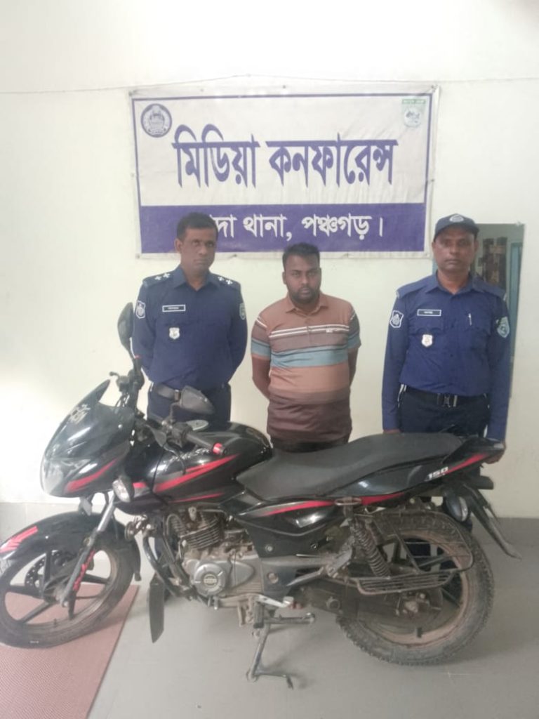 পঞ্চগড়ে কুখ্যাত মোটরসাইকেল চোর সুলতান আটক