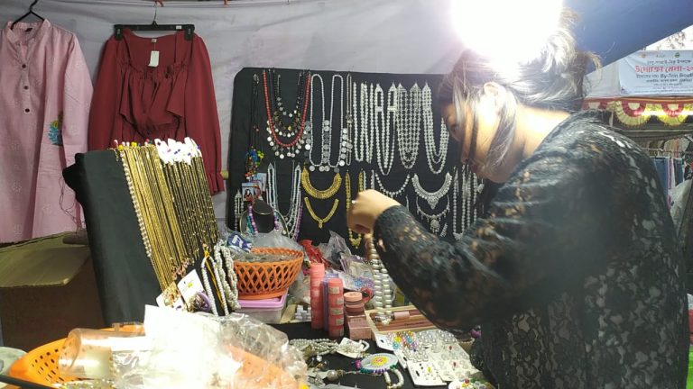 বৈসাবি উৎসবের আমেজে ভাসছে খাগড়াছড়ি