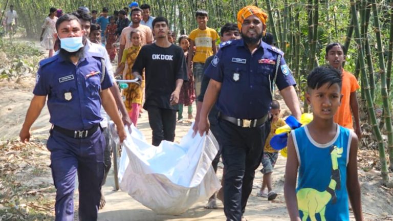 ফুলবাড়ীতে ধরলা নদীর বালুচর থেকে অজ্ঞাত যুবকের লাশ উদ্ধার